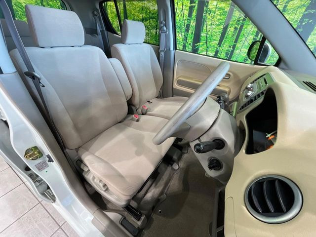 運転席シート廻りは使用感も少なく、良好な状態となっています。丁寧に使われていたことがよくわかりますね。