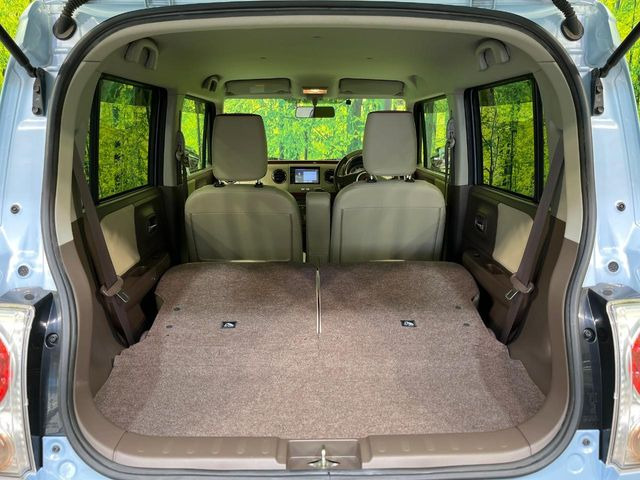 ���i�̂���������ʋ΁A���}���ɏ\���ȉ׎��X�y�[�X���m�ۂ��Ă���܂��B�Z�J���h�V�[�g��|���ƁA�傫�ȉו��̐ύڂ��\�ł���