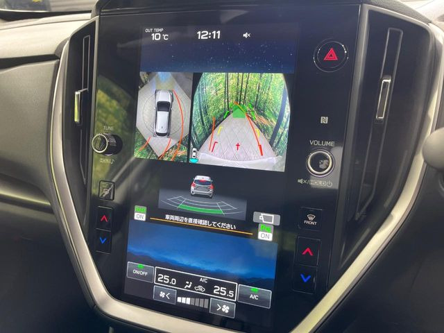 �y�}���`�e���C�����j�^�[�z�Ԃ̃t�����g��T�C�h�̃J�����摜�𓯎��Ƀ��j�^�[�\�����邱�ƂŁA���H�⋷�����𑖍s���ł����͂̏󋵊m�F���ł����S!�{�iSUV�ɂ��ꂵ�������ł���