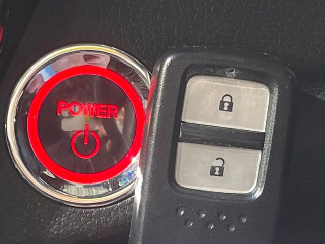�yHonda�X�}�[�g�L�[�z�J�o����|�P�b�g�ɓ��ꂽ�܂܂ł��h�A�̎{���E�������\�ȃX�}�[�g�L�[�𑕔��B�G���W���̃I���E�I�t�����J�M�����o���K�v����������Ƃ��Ă��֗��ł���