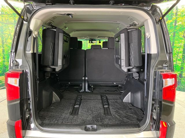 ���i�̂���������ʋ΁A���}���ɏ\���ȉ׎��X�y�[�X���m�ۂ��Ă���܂��B�Z�J���h�V�[�g��|���ƁA�傫�ȉו��̐ύڂ��\�ł���