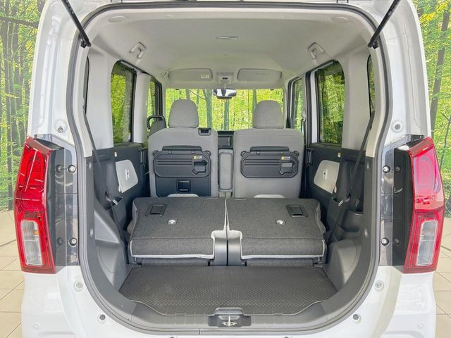 ���i�̂���������ʋ΁A���}���ɏ\���ȉ׎��X�y�[�X���m�ۂ��Ă���܂��B�Z�J���h�V�[�g��|���ƁA�傫�ȉו��̐ύڂ��\�ł���