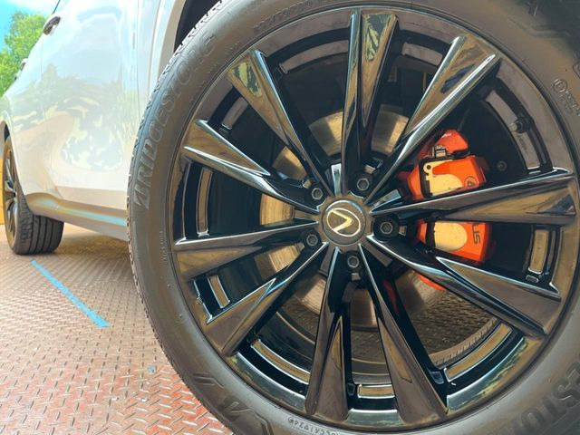 �y����20�C���`�A���~�z�C�[���z�O�ςɃ}�b�`���������A���~�z�C�[���𑕒����Ă���܂��B�e��ЊO�A���~�z�C�[����A�X�^�b�h���X�^�C�����戵�����Ă���܂��B���񂲑��k����������