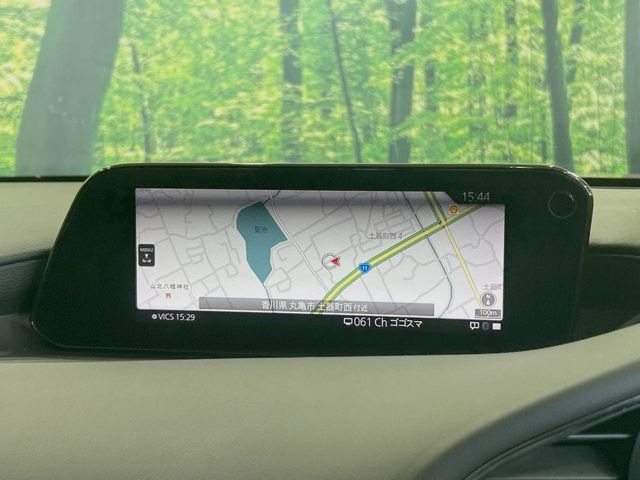 �y8.8�C���`�}�c�_�R�l�N�g�z�ԓ��̕��͋C�Ƀ}�b�`������^�̃f�B�X�v���C�B�X�}�z�ڑ��ł̃i�r�g�p��Bluetooth�Đ����A�l�X�ȋ@�\���y���߂܂��B�����I�ȃ_�C�������삪�\�ŁA�g��������ǍD�ł��B