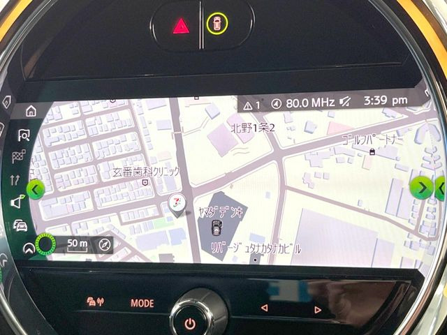 �������i�r:��̊��̂���i�r�́A����������ԓ������o���Ă���܂��BBluetooth�Đ��ȂǃI�[�f�B�I�@�\���[�����Ă���܂��̂ŁA�^�]�����y���߂܂���