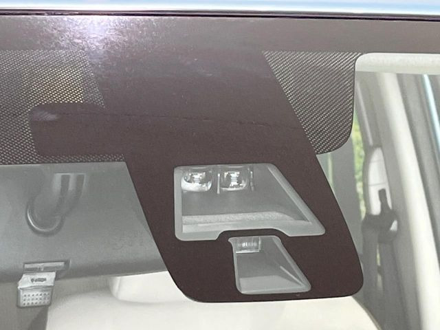 �y�G�}�[�W�F���V�[�u���[�L�z���s���ɑO���̎ԗ�����F�����A�Փ˂������Ȏ��͌x��ƃu���[�L�ŏՓˉ���Ɣ�Q�y�����A�V�X�g�B�����S�Ƀh���C�u�����y���݂��������܂��B