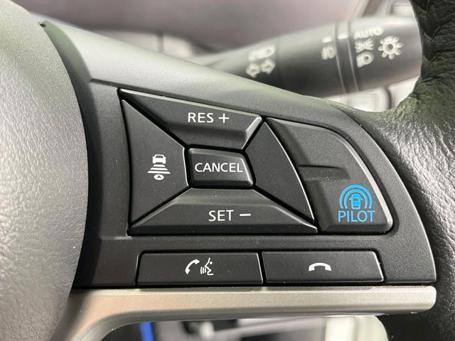 【プロパイロット】高速道路での長距離走行が楽に!!渋滞時と巡回走行のシーンで、アクセル・ブレーキ・ステアリングを自動で制御し、長距離運転の負担を軽減してくれます♪