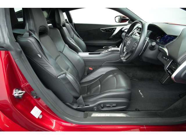 �C���e���A�͍��œ��ꂳ��A�G�N�X�e���A�Ƃ̗ǂ��R���g���X�g�ɂȂ��Ă���܂��B