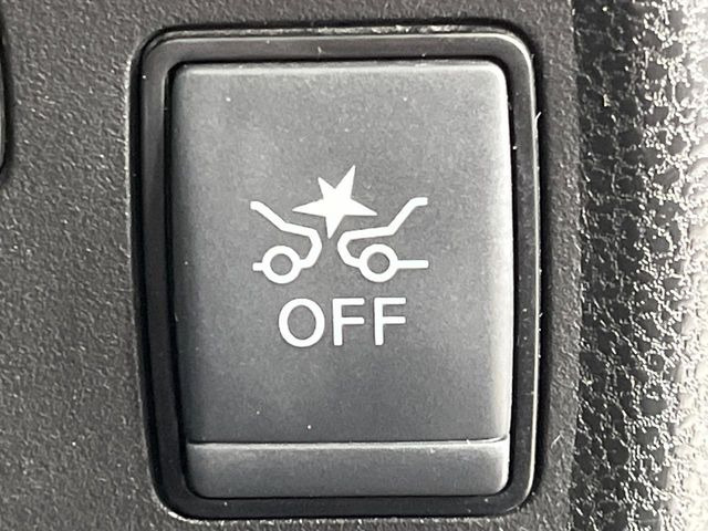 �y�C���e���W�F���g�G�}�[�W�F���V�[�u���[�L�z�t�����g�J�����őO���̎ԗ�����s�҂����m�B�Փ˂������Ȏ��͏Փ˔�Q�y���u���[�L���쓮�A�Փˉ�����T�|�[�g�B�����S�Ƀh���C�u�����y���݂��������܂��B