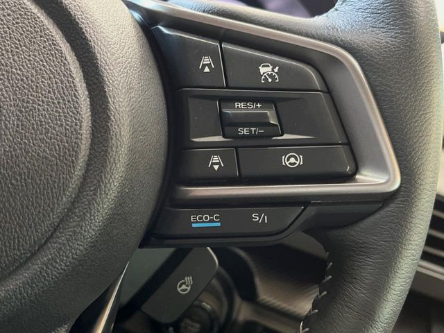 【全車速追従機能付クルーズコントロール】高速道路での長距離走行が楽に!!自動で速度を保つクルーズコントロールが、衝突軽減システムと連携し、前方の車両を感知して車間を保つように速度調節してくれます!!