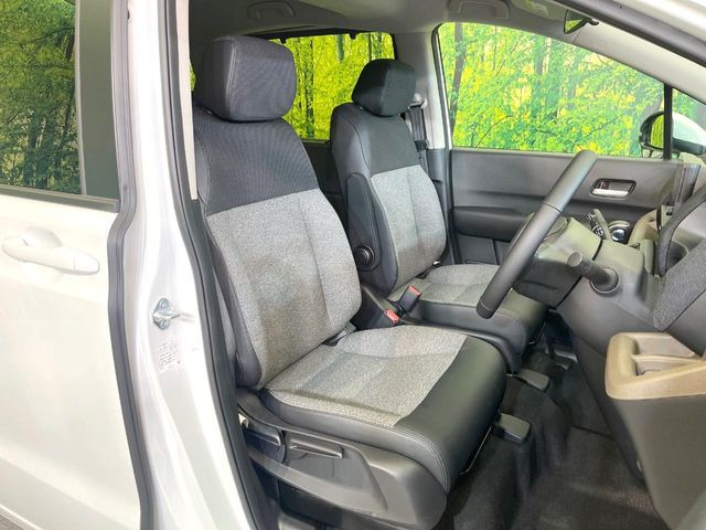 もちろん車内はキレイです♪よりクリーンな状態をキープしたいお客様には『ナノゾーンコート』がおすすめ!新型コロナウイルス対策や、除菌・消臭に効果を発揮し多くの方にご好評いただいております。