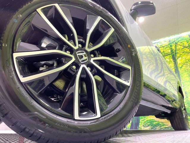 �y����18�C���`�A���~�z�C�[���z�O�ςɃ}�b�`���������A���~�z�C�[���𑕒����Ă���܂��B�e��ЊO�A���~�z�C�[����A�X�^�b�h���X�^�C�����戵�����Ă���܂��B���񂲑��k����������