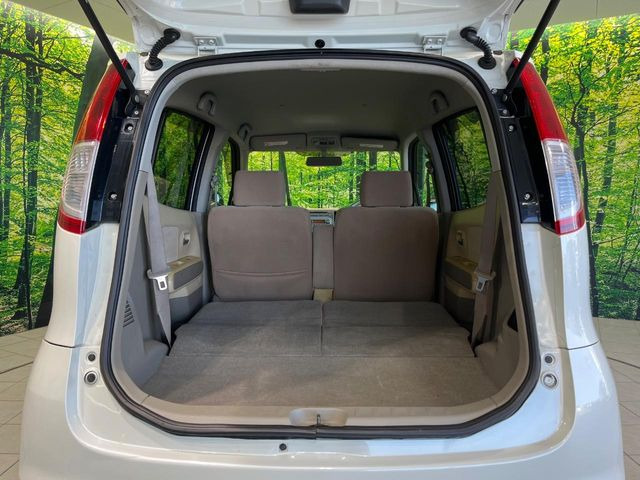 普段のお買い物や通勤、送迎等に十分な荷室スペースを確保しております。セカンドシートを倒すと、大きな荷物の積載も可能です♪