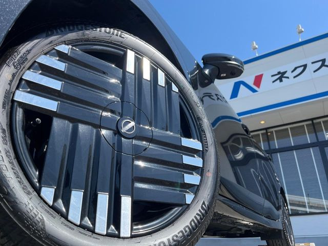 �y����17�C���`�A���~�z�C�[���z�O�ςɃ}�b�`���������A���~�z�C�[���𑕒����Ă���܂��B�e��ЊO�A���~�z�C�[����A�X�^�b�h���X�^�C�����戵�����Ă���܂��B���񂲑��k����������