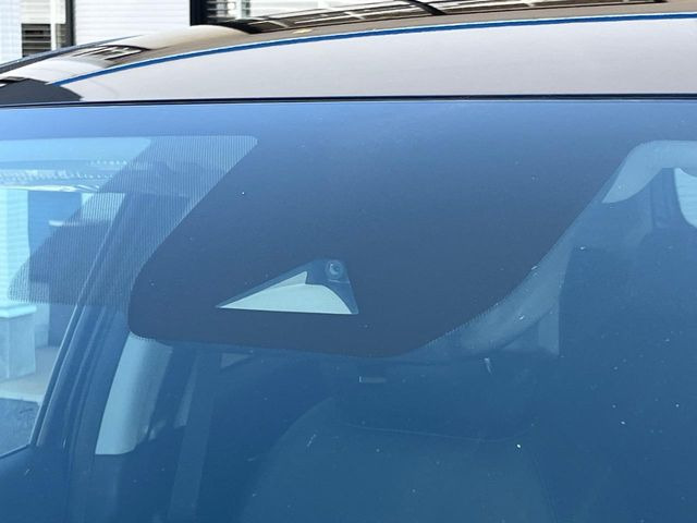 �y�C���e���W�F���g�G�}�[�W�F���V�[�u���[�L�z�t�����g�J�����őO���̎ԗ�����s�҂����m�B�Փ˂������Ȏ��͏Փ˔�Q�y���u���[�L���쓮�A�Փˉ�����T�|�[�g�B�����S�Ƀh���C�u�����y���݂��������܂��B