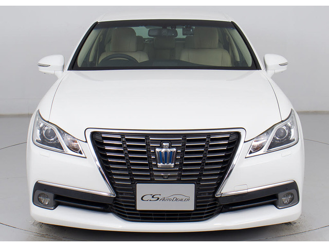 禁煙車です!室内は嫌なニオイも無く、すごく綺麗な状態です!禁煙車・・特にセダンタイプのお車では少ないですよね!!タバコのニオイが苦手なお客様必見です!快適にご乗車頂けます!!