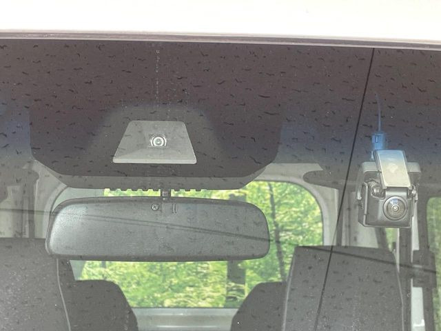 �y�z���_�Z���V���O�z���s���ɑO���̎ԗ�����F�����A�Փ˂������Ȏ��͌x��ƃu���[�L�ŏՓˉ���Ɣ�Q�y�����A�V�X�g�B�����S�Ƀh���C�u�����y���݂��������܂��B