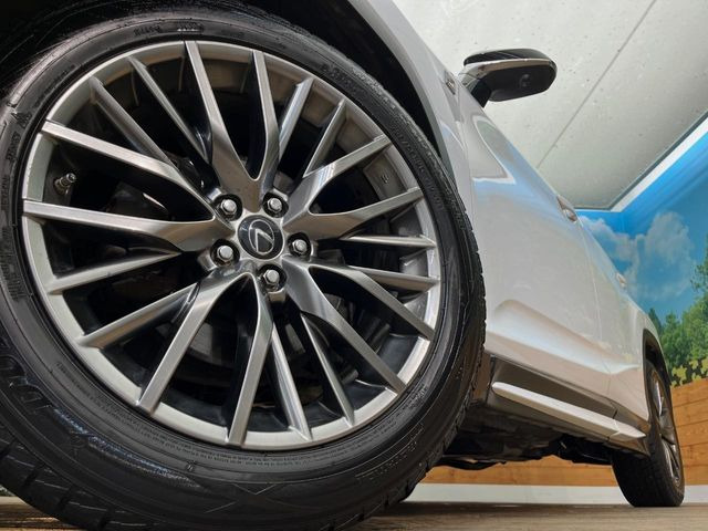 �y�����A���~�z�C�[���z�O�ςɃ}�b�`���������A���~�z�C�[���𑕒����Ă���܂��B�e��ЊO�A���~�z�C�[����A�X�^�b�h���X�^�C�����戵�����Ă���܂��B���񂲑��k����������