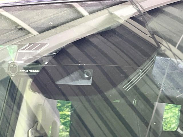 �y�G�}�[�W�F���V�[�u���[�L�z���s���ɑO���̎ԗ�����F�����A�Փ˂������Ȏ��͌x��ƃu���[�L�ŏՓˉ���Ɣ�Q�y�����A�V�X�g�B�����S�Ƀh���C�u�����y���݂��������܂��B