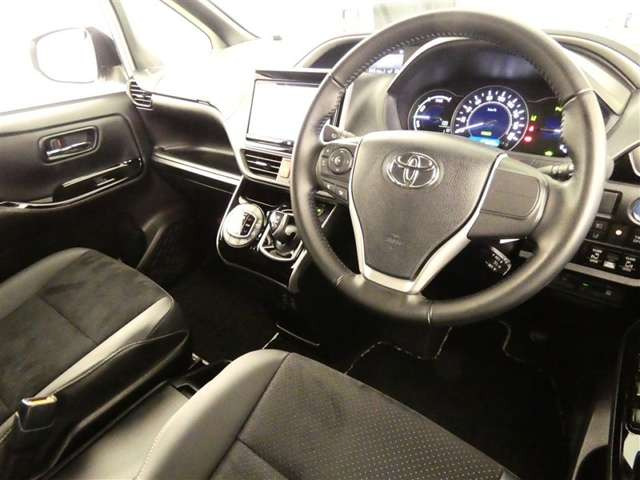 ヴォクシー1.8 ハイブリッド ZS 煌III