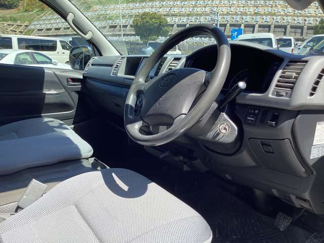 �V�[�g�J�o�[�A�A���~�z�C�[���A�L�[���X�ALED�AHID�A�i�r�A�o�b�N�J�����A��ȃ��j�^�[�A�t���G�A���A���[�_�E���ȂǓ����O�����i�̃J�X�^������܂��̂ŁA���C�y�ɂ����k����������