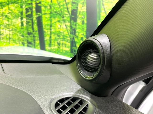 �y�v���~�A���T�E���h�V�X�e���z���[�J�[�I�v�V�����̍��i�ʃT�E���h�V�X�e���𓋍ځB��p�̃`���[�j���O���{���ꂽ�召�l�X�ȃX�s�[�J�[����ǎ��ȃT�E���h���t�ł��A�Տꊴ���ӂ�鉹����Ԃ����o���܂��B