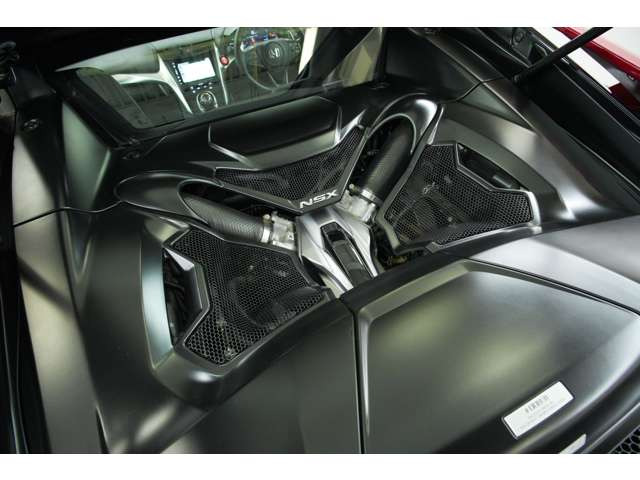 3.5L V�^6�C��DOHC�c�C���^�[�{+���[�^�[�A�G���W��:507ps/56.1kgm �t�����g���[�^�[:�e37ps/7.4kgm ���A���[�^�[:48ps/15.1kgm �V�X�e��:581ps/65.9kgm