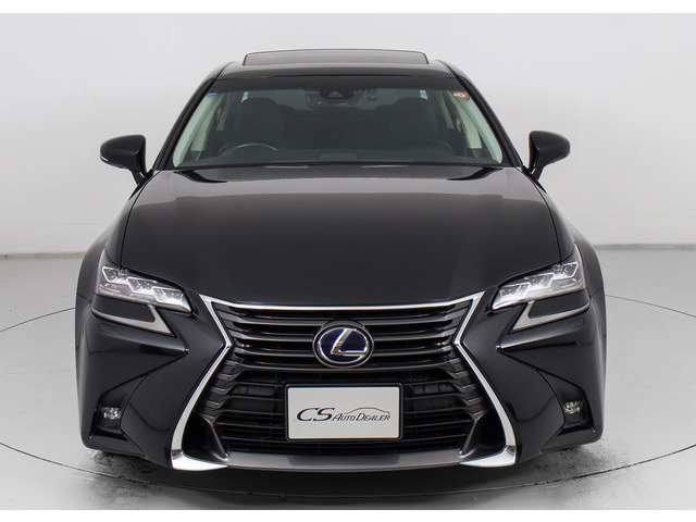 フロントビューの存在感をご覧ください!!ヘッドライトは視界良好のライト、さらにフォグライト搭載。デザイン性も高いのが特権です。