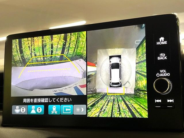 【マルチビューカメラシステム】専用のカメラにより、上から見下ろしたような視点で360度クルマの周囲を確認することができます☆死角部分も確認しやすく、狭い場所での切り返しや駐車もスムーズに行えます。