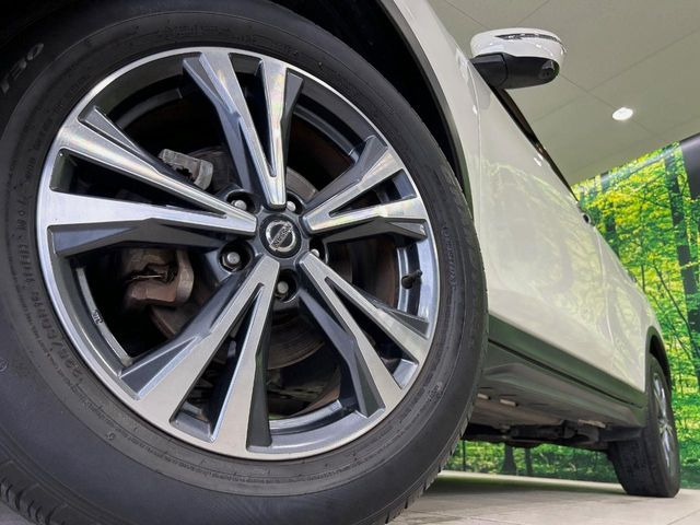 【純正18インチアルミホイール】外観にマッチした純正アルミホイールを装着しております。各種社外アルミホイールや、スタッドレスタイヤも取扱いしております。是非ご相談ください♪