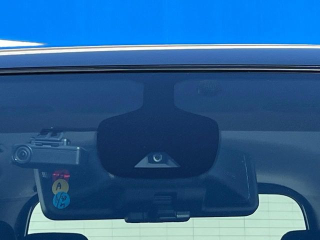 �y�C���e���W�F���g�G�}�[�W�F���V�[�u���[�L�z�t�����g�J�����őO���̎ԗ�����s�҂����m�B�Փ˂������Ȏ��͏Փ˔�Q�y���u���[�L���쓮�A�Փˉ�����T�|�[�g�B�����S�Ƀh���C�u�����y���݂��������܂��B