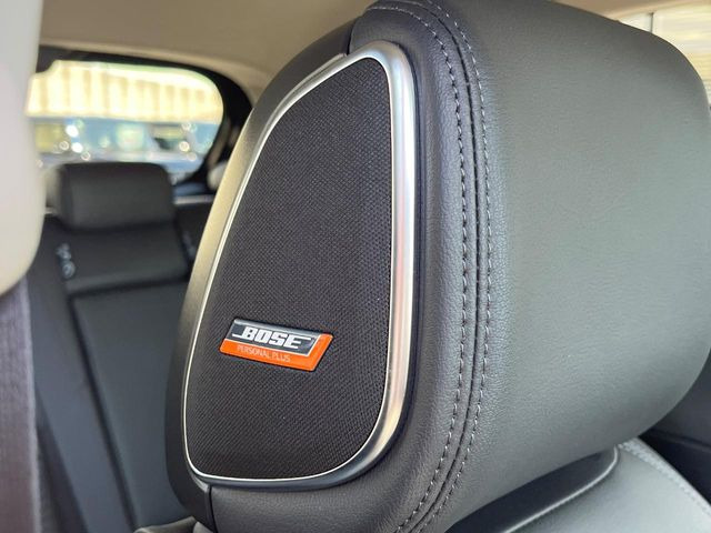 �yBOSE�T�E���h�V�X�e���z���[�J�[�I�v�V�����̍��i�ʃT�E���h�V�X�e���𓋍ځB��p�̃`���[�j���O���{���ꂽ�召�l�X�ȃX�s�[�J�[����ǎ��ȃT�E���h���t�ł��A�Տꊴ���ӂ�鉹����Ԃ����o���܂��B