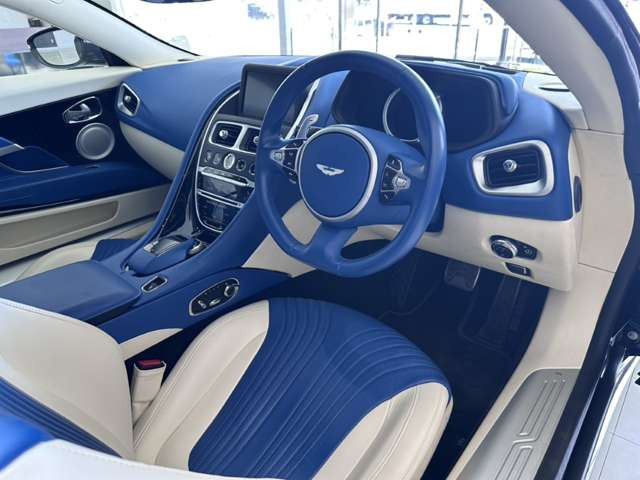 ネクサスキルティングなど細部にまでこだわった仕立てとなっており、視覚だけでなく触感からも高級感を実感できる仕上がりです。