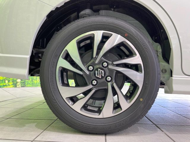 �y����15�C���`�A���~�z�C�[���z�O�ςɃ}�b�`���������A���~�z�C�[���𑕒����Ă���܂��B�e��ЊO�A���~�z�C�[����A�X�^�b�h���X�^�C�����戵�����Ă���܂��B���񂲑��k����������