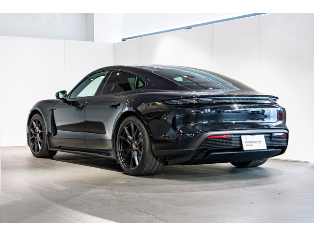 タイカンGTS 4+1シート 4WD