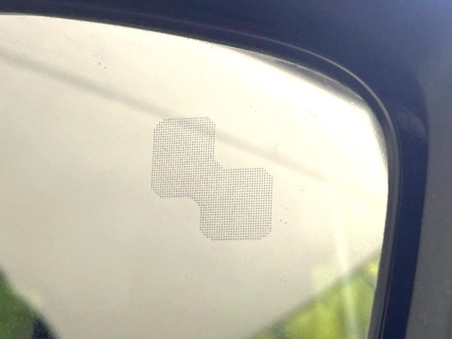 �y�u���C���h�X�|�b�g���j�^�����O�z���s���A�h�A�~���[�̎��p�ɂȂ�₷���ӏ��Ɍ㑱�Ԃ��ڋ߂���ƃT�C�h�~���[�t�߂Ɍx����\���A�h���C�o�[�ɒ��ӊ��N�����Ă���܂��B