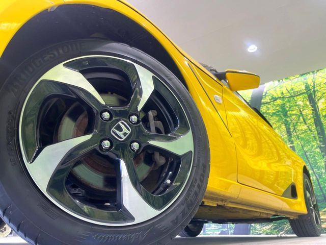 �y����16�C���`�A���~�z�C�[���z�O�ςɃ}�b�`���������A���~�z�C�[���𑕒����Ă���܂��B�e��ЊO�A���~�z�C�[����A�X�^�b�h���X�^�C�����戵�����Ă���܂��B���񂲑��k����������