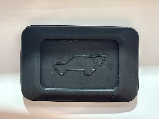 【パワーバックドア】スマートキーや運転席のボタンを押すだけでリアゲートが自動で開閉します!荷物を持っている時や、高い位置にあるバックドアを閉める際に便利な機能です♪