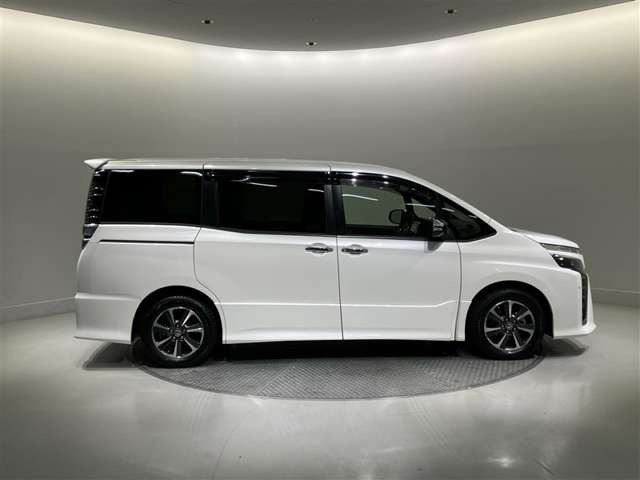 ヴォクシー2.0 ZS 煌