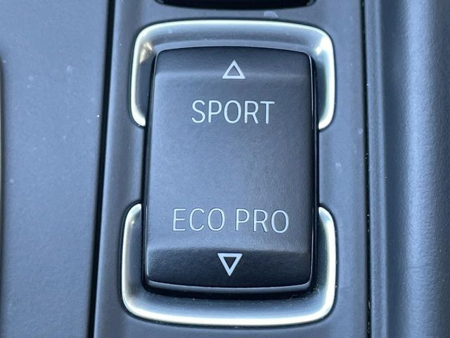 ��BMW���[�h�Z���N�g:�X�|�[�c���[�h�ł̓_�C�i�~�b�N�ȑ�����BECO PRO���[�h�ł́A�G���W�����X�|���X��V�t�g�^�C�~���O�̍œK���ɉ����A�G�A�R���̍쓮�������I�ɐ��䂵�A�R������ʂ�}�����܂��B