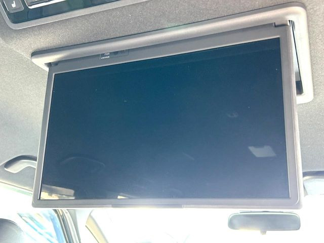 【フリップダウンモニター】大画面モニターで後席でもエンタメをお楽しみいただけます。小さなお子様にも大人気の装備です♪