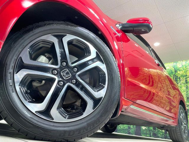 �y����17�C���`�A���~�z�C�[���z�O�ςɃ}�b�`���������A���~�z�C�[���𑕒����Ă���܂��B�e��ЊO�A���~�z�C�[����A�X�^�b�h���X�^�C�����戵�����Ă���܂��B���񂲑��k����������