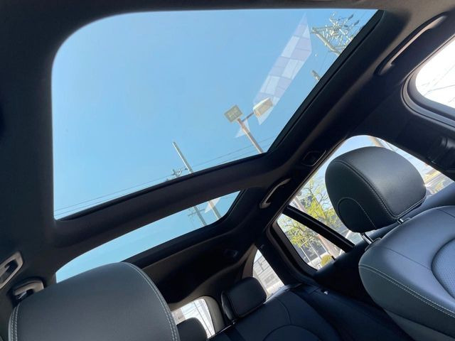 ���p�m���~�b�N�X���C�f�B���O���[�t::�唗�͂̃p�m���}���[�t�́A�㕔���Ȃɂ܂ő����Ă���A�J���I�ȋ�Ԃ����y���݂��������܂��B