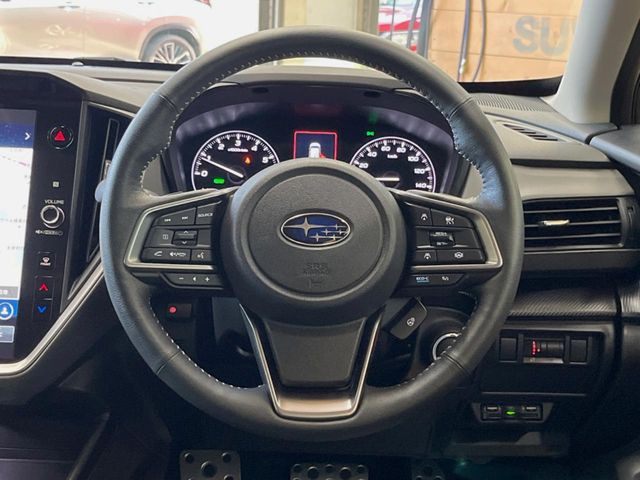 後部座席も気になるようなキズ・汚れやへたり等、大きなダメージはなく、良好な状態です。