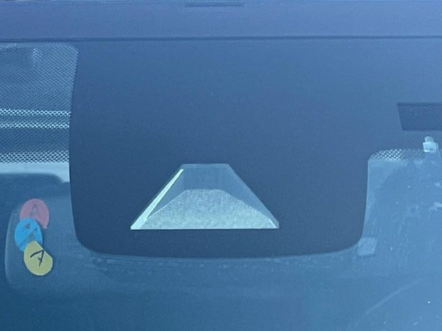 �y�g���^�Z�[�t�e�B�Z���X�z���s���ɑO���̎ԗ�����F�����A�Փ˂������Ȏ��͌x��ƃu���[�L�ŏՓˉ���Ɣ�Q�y�����A�V�X�g�B�����S�Ƀh���C�u�����y���݂��������܂��B