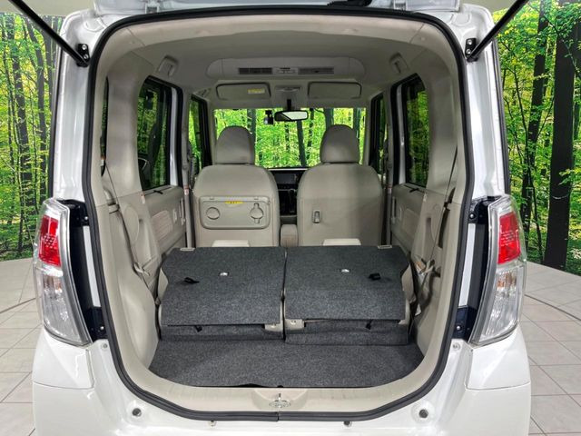 ���i�̂���������ʋ΁A���}���ɏ\���ȉ׎��X�y�[�X���m�ۂ��Ă���܂��B�Z�J���h�V�[�g��|���ƁA�傫�ȉו��̐ύڂ��\�ł���