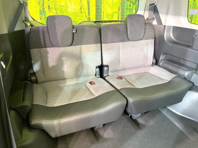 高品質なオリジナルフロアマットもオプションにてご用意しております。お好きなデザインやカラーをお車に合わせて選んでいただくことができます♪