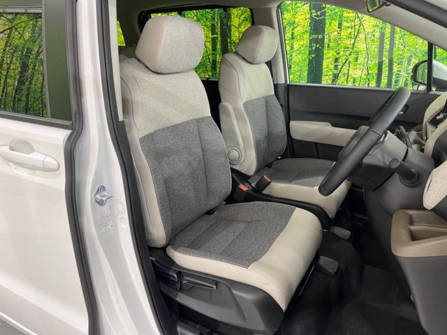 運転席シート廻りは使用感も少なく、良好な状態となっています。丁寧に使われていたことがよくわかりますね。