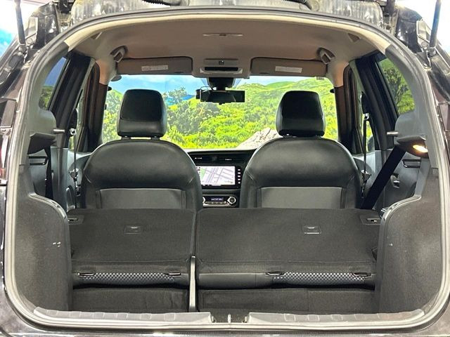 ���i�̂���������ʋ΁A���}���ɏ\���ȉ׎��X�y�[�X���m�ۂ��Ă���܂��B�Z�J���h�V�[�g��|���ƁA�傫�ȉו��̐ύڂ��\�ł���