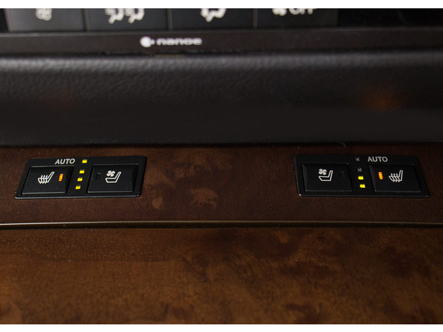 ★快適エアシート&シートヒーターを装備しています!高級車ならではの装備です!シートが暖まる機能!シートから冷風が出る機能!どちらも付いています!!寒い冬も、暑い夏も快適にご乗車頂けますよ!!